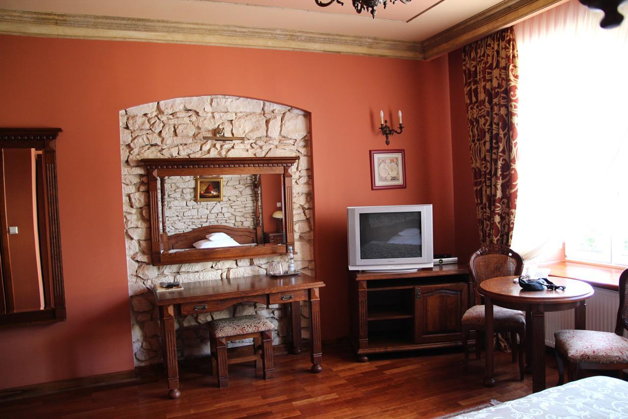 Hotel Staromiejski Краснистав Екстериор снимка