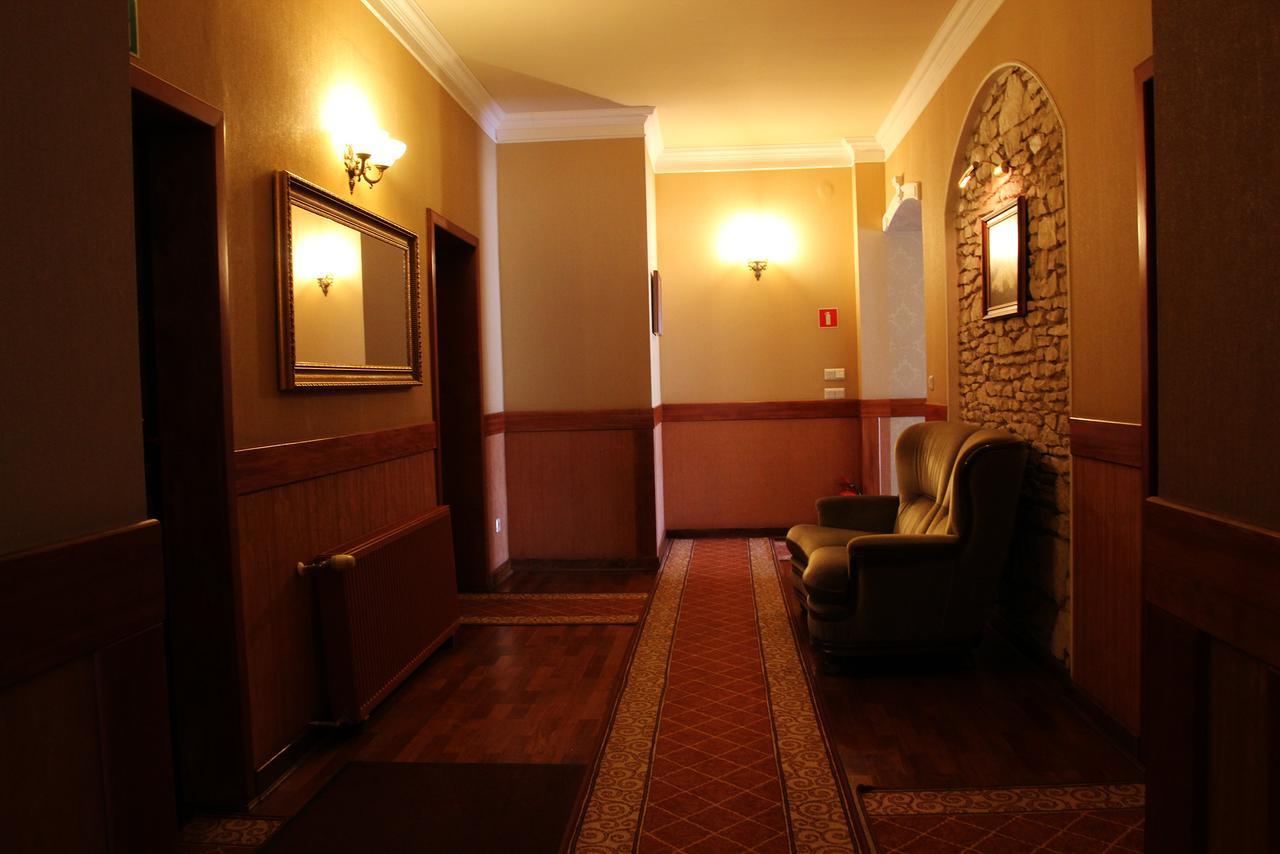 Hotel Staromiejski Краснистав Екстериор снимка