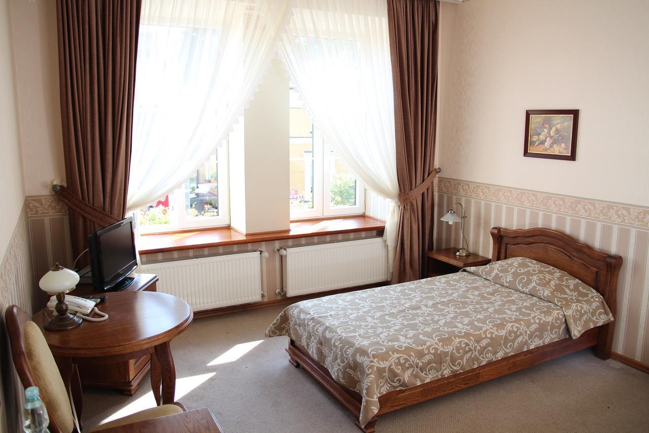 Hotel Staromiejski Краснистав Екстериор снимка
