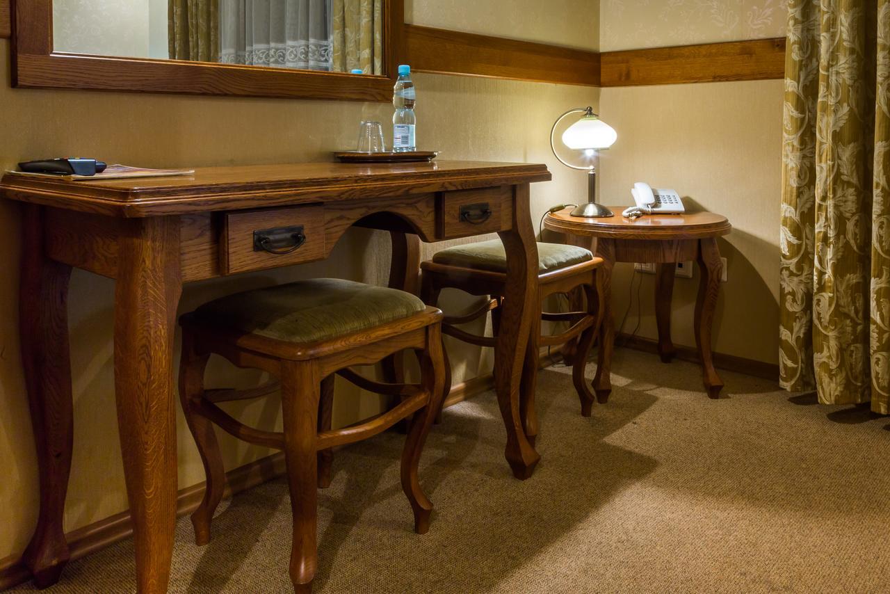 Hotel Staromiejski Краснистав Екстериор снимка