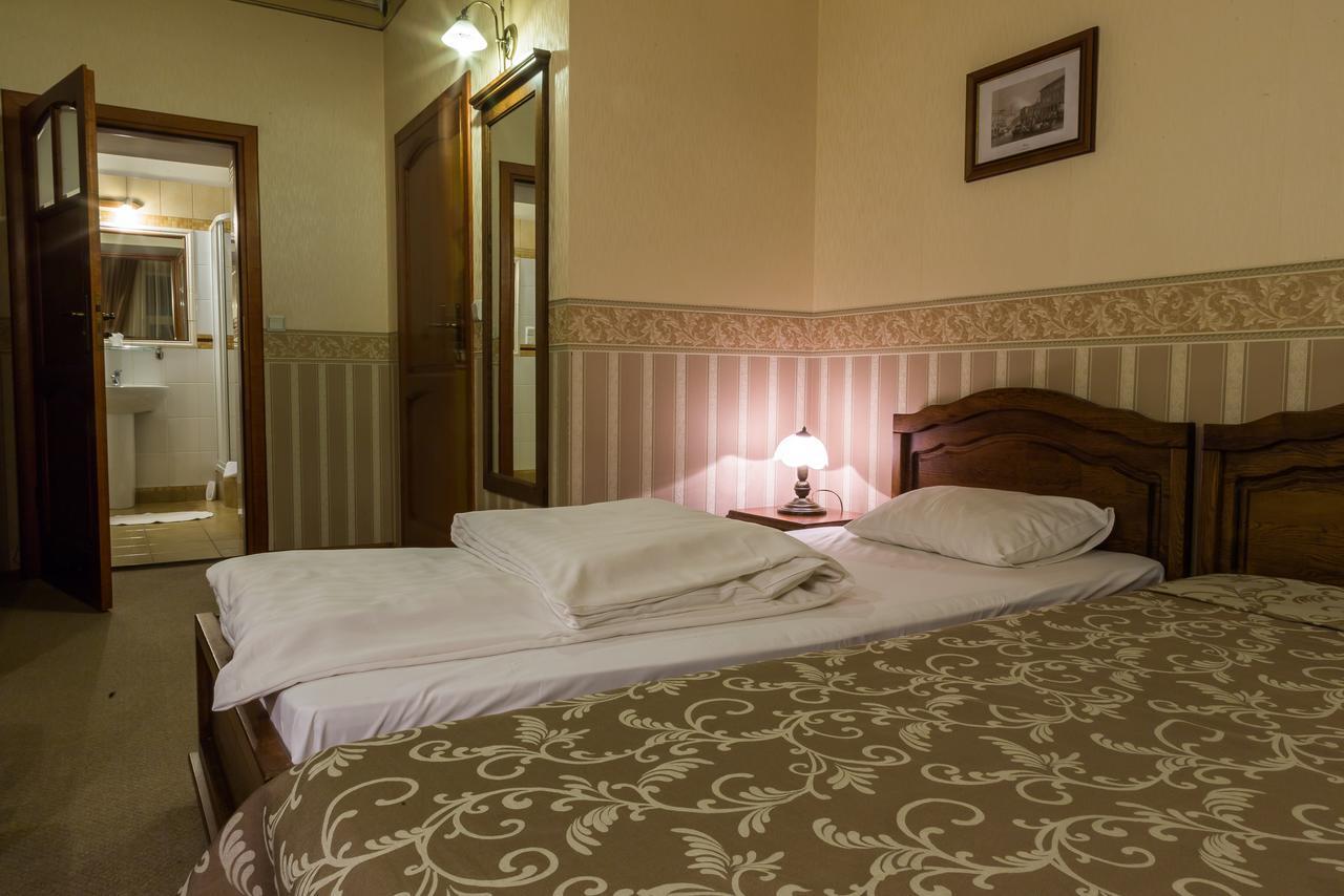 Hotel Staromiejski Краснистав Екстериор снимка