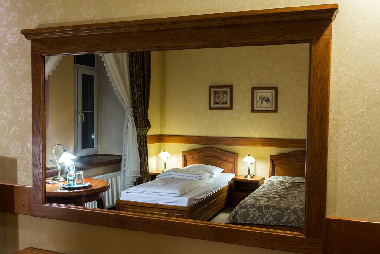 Hotel Staromiejski Краснистав Екстериор снимка