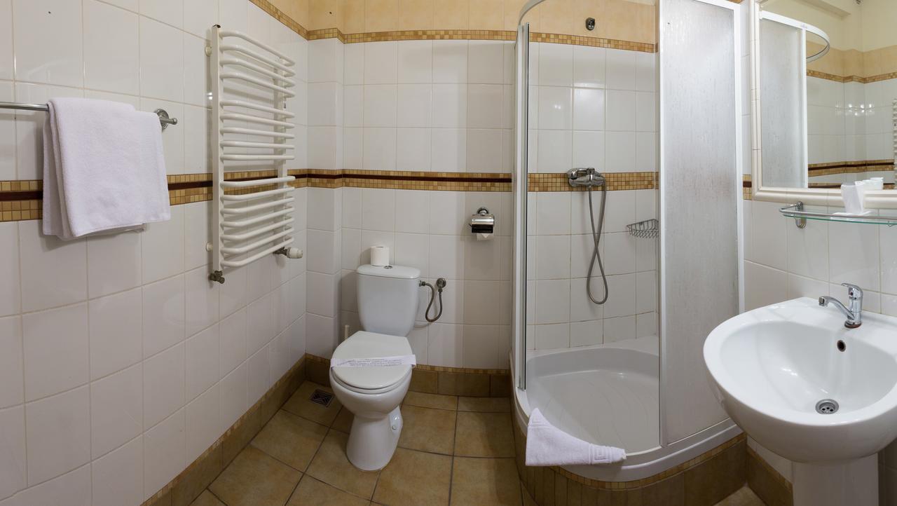 Hotel Staromiejski Краснистав Екстериор снимка