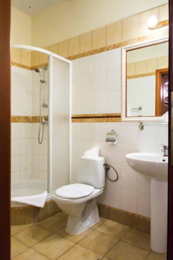 Hotel Staromiejski Краснистав Екстериор снимка