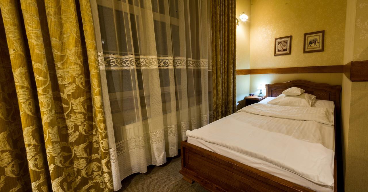 Hotel Staromiejski Краснистав Екстериор снимка
