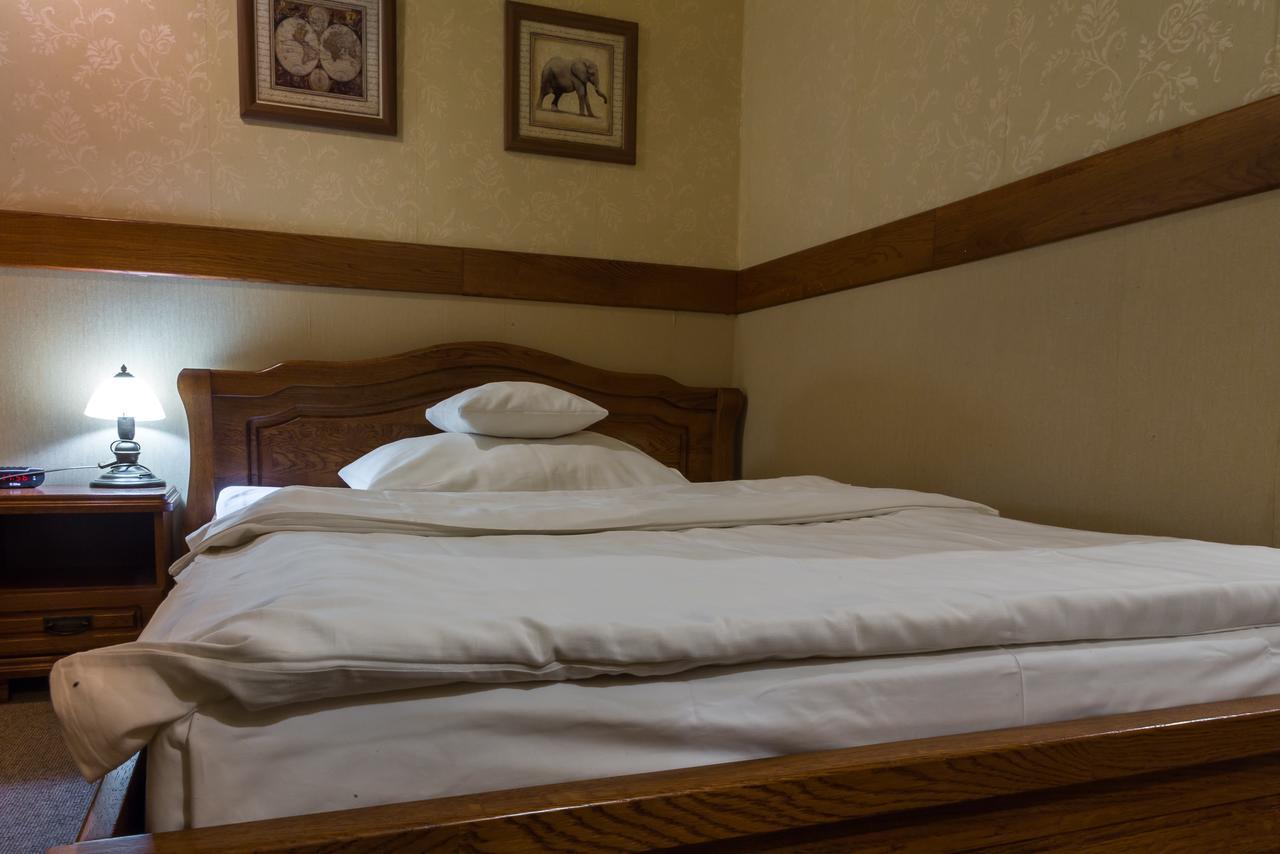Hotel Staromiejski Краснистав Екстериор снимка