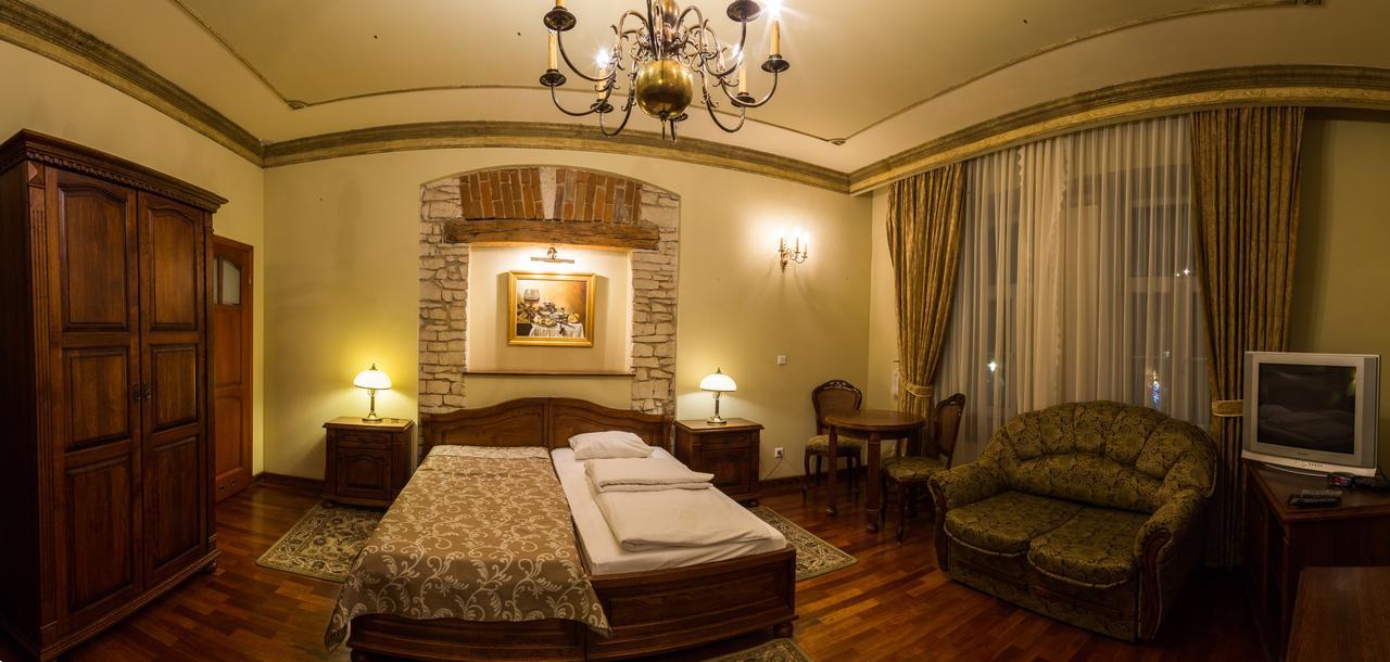 Hotel Staromiejski Краснистав Екстериор снимка