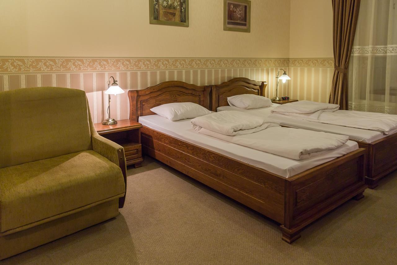 Hotel Staromiejski Краснистав Екстериор снимка