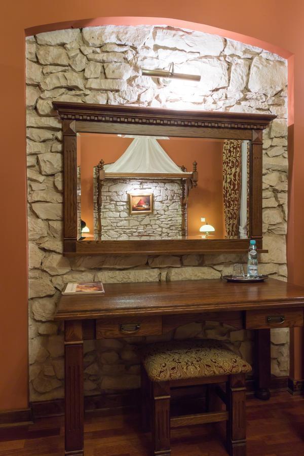 Hotel Staromiejski Краснистав Екстериор снимка